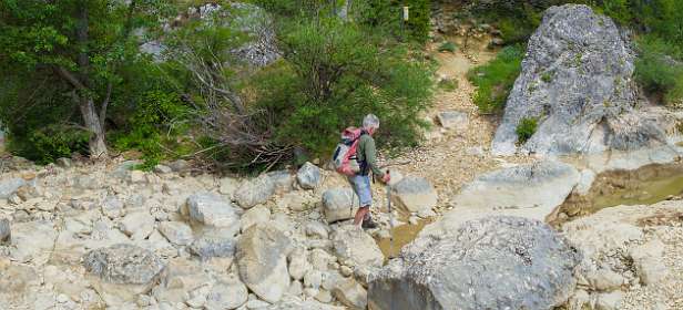 9: 160531-105225_Oppedette-Pano<br>We gaan de Calavon over