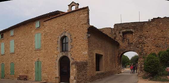 19: Mornas_130505_1218-2<br>Stadspoort van Mornas