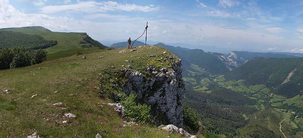 8: Plateau_Ambel_120607_07<br>Hetty staat hier op de rand van het Plateau d'Ambel