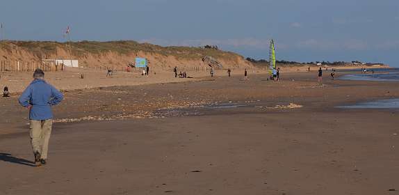2: 10 14 05_0410<br>Strand voor  camping Les Varennes