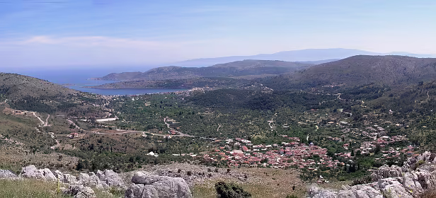 Panorama vanaf de berg achter Spilia, rechts bergGrias