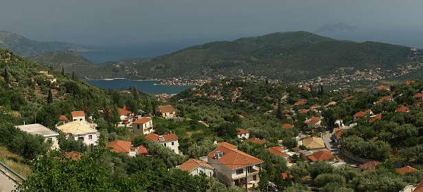 Panorama vanuit Perachori op de baai van Vathi