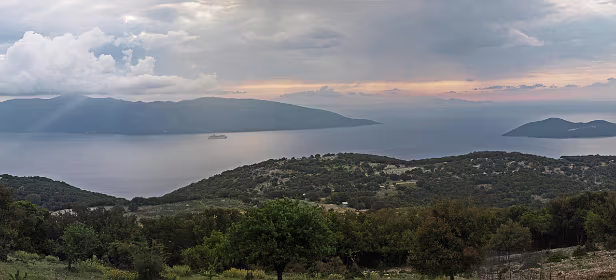 Panorama vanaf het klooster van Thematon