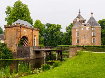 Kasteel Soelen en poortgebouw.