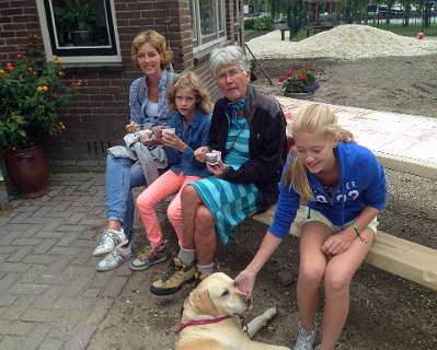 Sandrine, Jacky, Hetty, Noraly<br>IJs eten van boerderij De Willigen