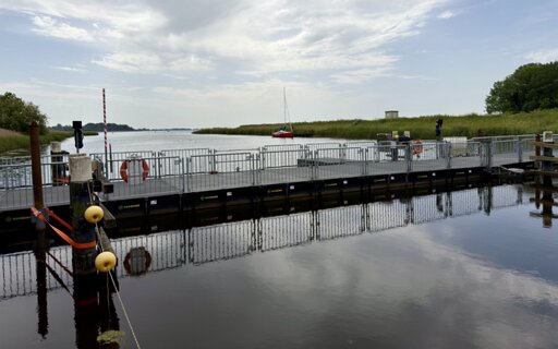 2: IMG_0781<br>Daarom een ponton brug voor de fietsers