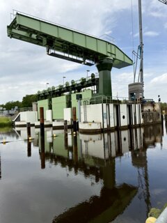 1: IMG_0782<br>De Kadoeler brug naar Flevoland  is in onderhoud