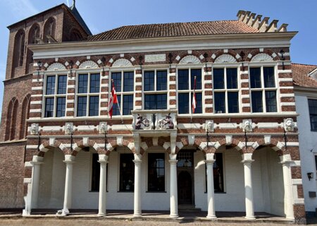 1: IMG_0843<br>Voormalig Raadhuis