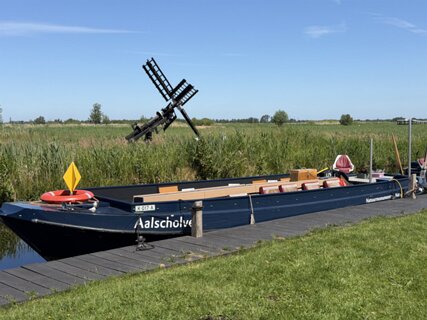 1: IMG_0743<br>De rondvaartboot bij het bezoekerscentrum