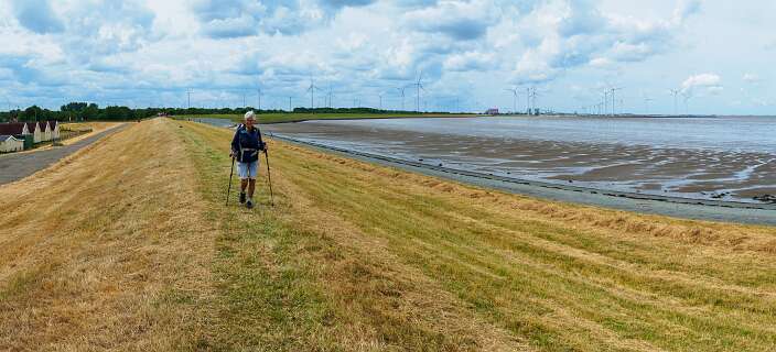 Links Termunterzijl, recht de Eems