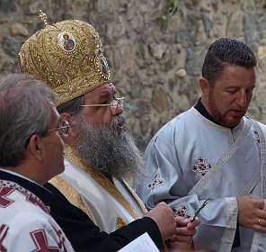 De aartsbisschop zegent ons hotel