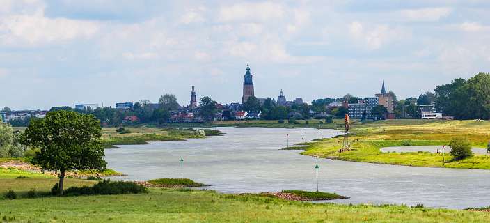 Later lopen we langs die windmolen