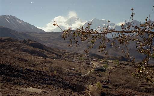 Uitzicht op Muktinath vanaf de tempels