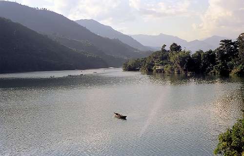 Het Rewa meer bij Pokhara