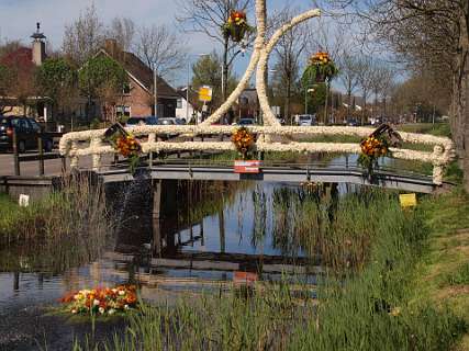 Versierde bruggen in Breezand