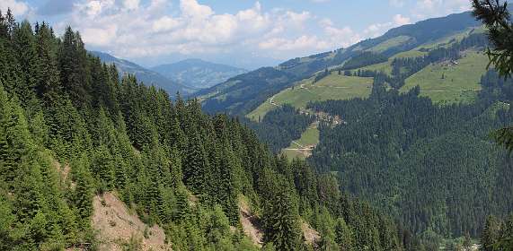 Rechts boven waren we gisteren: Pengelstein