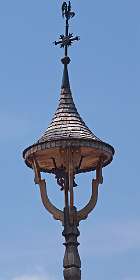 De meeste oude huizen in deze omgeving hebben dit beltorentje