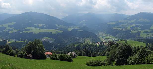 Het dal tussen Hopfgarten en Westendorf
