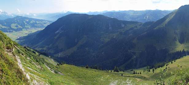 Midden Gaisberg, rechts de Gampenkogel