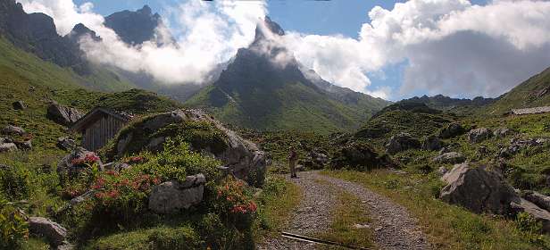 Links de Rote Wand, midden de Rothorn
