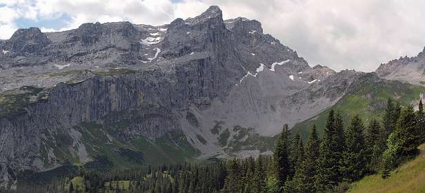 Midden de Sulzfluh, rechts de Drei Türmen