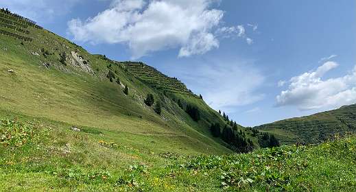 We liepen daar tussen de lawine hekken door