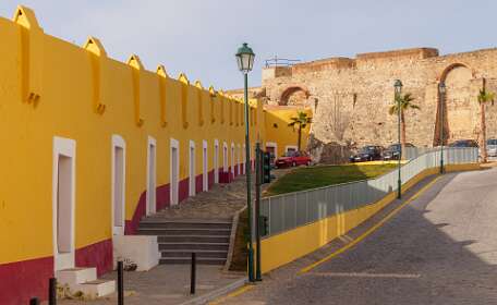 Hieronder ligth het cistern van 2320m3 gevoed door het Amoreira aquaduct.