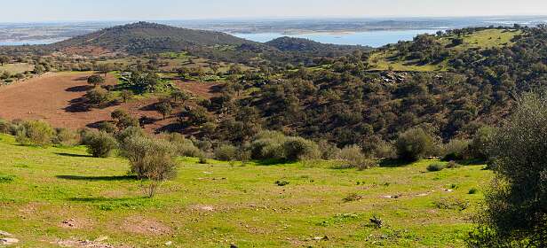 Uitzicht vanaf Monsaraz op het meer waardoor de Guadiana rivier stroomt