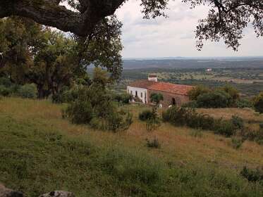 De boerderij met de 2 kerkramen