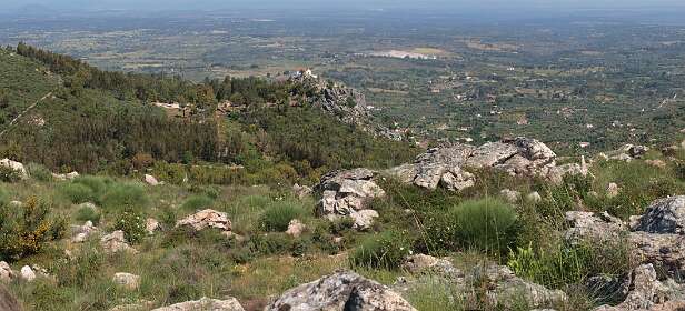 270 graden panorama vanaf de top, links de camping rechts Castelo de Vide