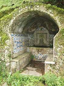 Bron in de tuin van het Capuchos Convent