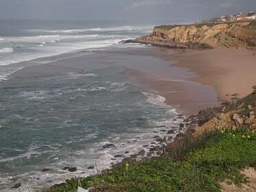 Atlantische kust bij Praia das Macas