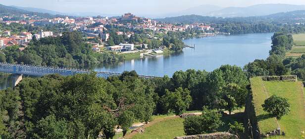 De door Eifel gebouwde brug over de Minho tussen Valence in Portugal en Tui in Spanje