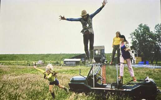 Een scène uit de film "De Verliefde Camera" (1971), geregisseerd door de bekende Nederlandse fotograaf en cineast Ed van der Elsken.