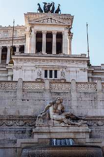 Rome<br>Fontein bij Het Monument van Victor Emanuel II