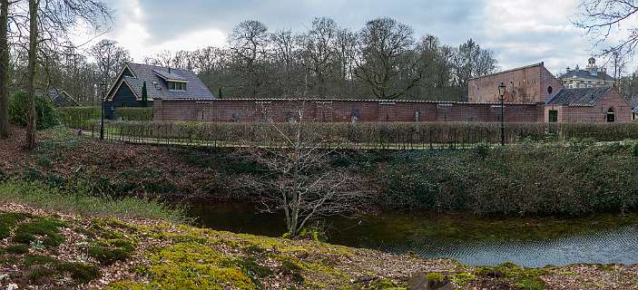 De slotgracht rond Havezate Den Alerdinck