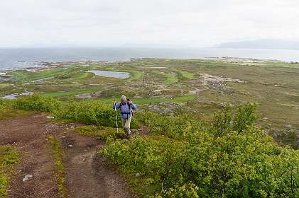 Het pad begint bij de parkeerplaats van de golfbaan
