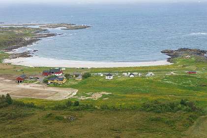 De camping van Hov met rechts van het midden onze bus