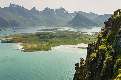 De camping en Fredvang vanaf de Mulstøtinden