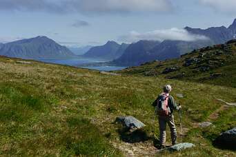 Wandeling langs het Kvalvika strand