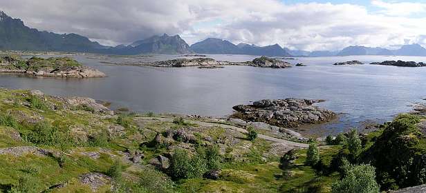 Uitzicht vanaf Stamsund richting Henningsvaer