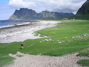 In de achtergrond het dorp Utakleiv
