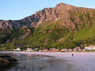 Om één uur 's nachts aan het strand voor de camping van Ramberg
