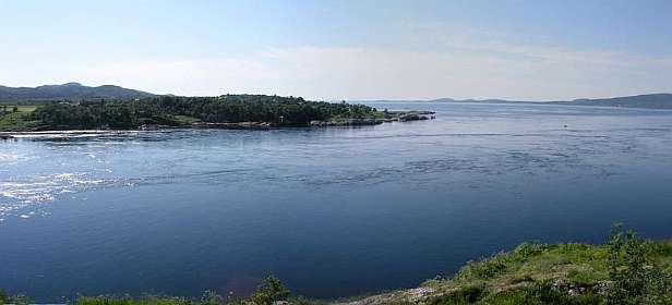 Uitzicht op de Saltstraumen vanaf de noord oever
