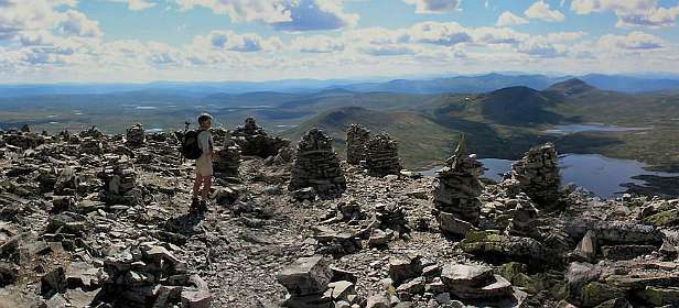 360 graden panorama from the top of the Muen mountain, click the expansion button above or view it on the [360Cities site](https://www.360cities.net/image/panorama-from-the-muen-mountain ^)