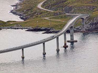 De brug tussen Runde en Remoya