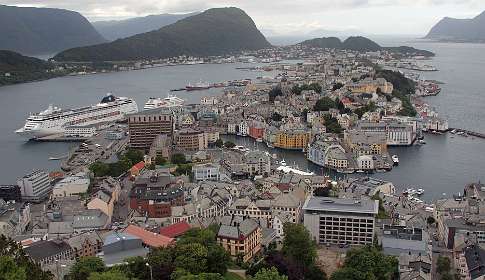 Uitzicht op Alesund vanaf de Aksla berg