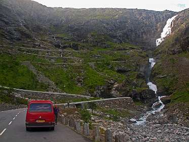 Trollstigen met de Stigfossen waterval