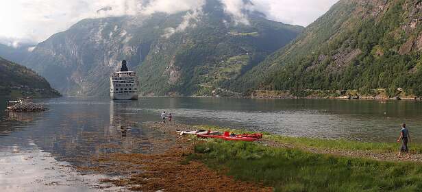 De oever van de Geiranger camping