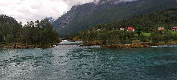Uitgang van het Lovatnet meer